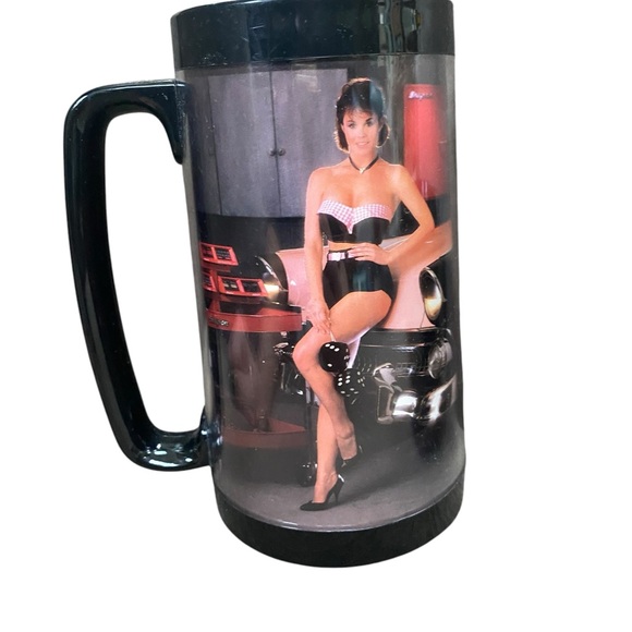 Lot of two vintage 1980s Snap-On Tool Mugs featuring toolmate girls Pin-up - Picture 4 of 11